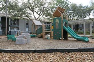 Cambridge Apartments in Angleton, TX - Foto de edificio - Building Photo