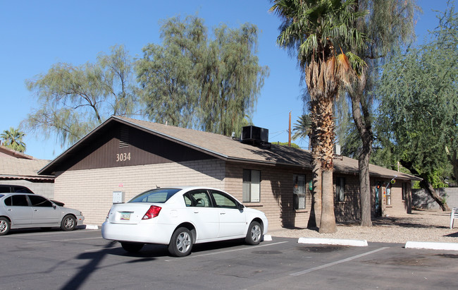 Yale Court in Phoenix, AZ - Building Photo - Building Photo