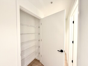 107 NW 32nd St, Unit B3 in Miami, FL - Building Photo - Building Photo