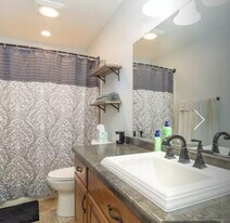 2748 W Parkmoor Ct in Appleton, WI - Building Photo