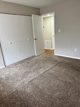 127 Abbey Ln in Chesterton, IN - Building Photo - Building Photo