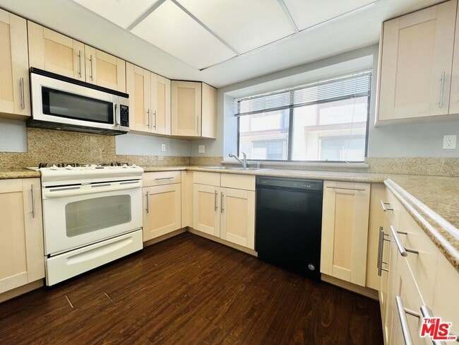 17057 S Vermont Ave in Gardena, CA - Building Photo - Building Photo