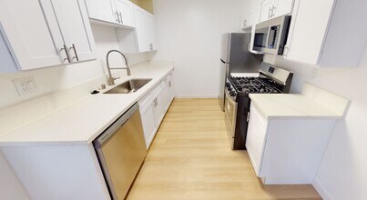 Royal Terrace Apartments in Los Angeles, CA - Building Photo - Interior Photo