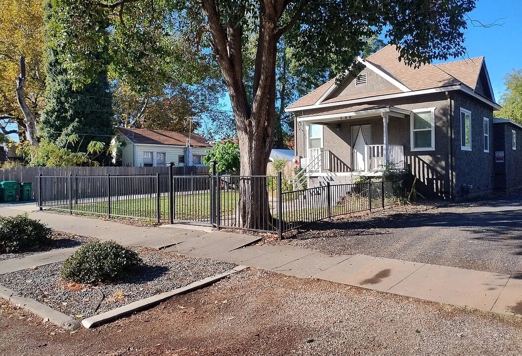 652 E 12th St in Chico, CA - Building Photo