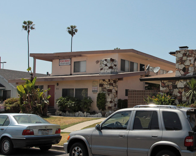 211 E. Tamarack Ave. in Inglewood, CA - Foto de edificio - Building Photo