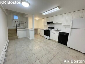 14 Green St in Brookline, MA - Building Photo - Building Photo