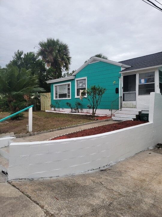 318 Phoenix Ave in Daytona Beach, FL - Building Photo