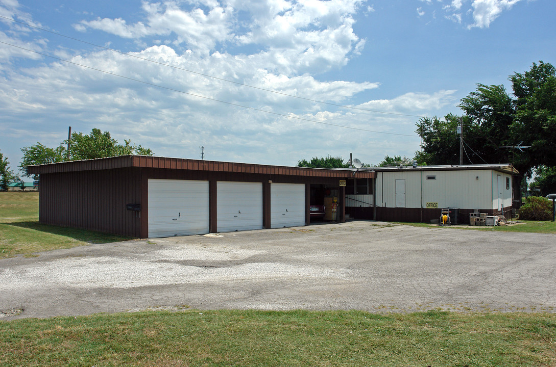 5400 S Mill St in Pryor, OK - Building Photo