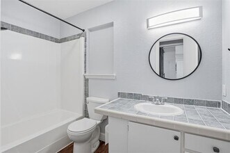 209 E Lone Star St in Cleburne, TX - Building Photo - Building Photo