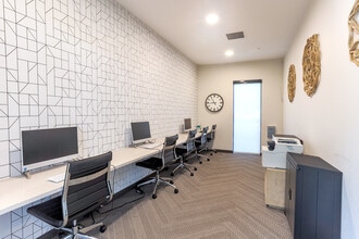 Village at First in Gilroy, CA - Foto de edificio - Interior Photo