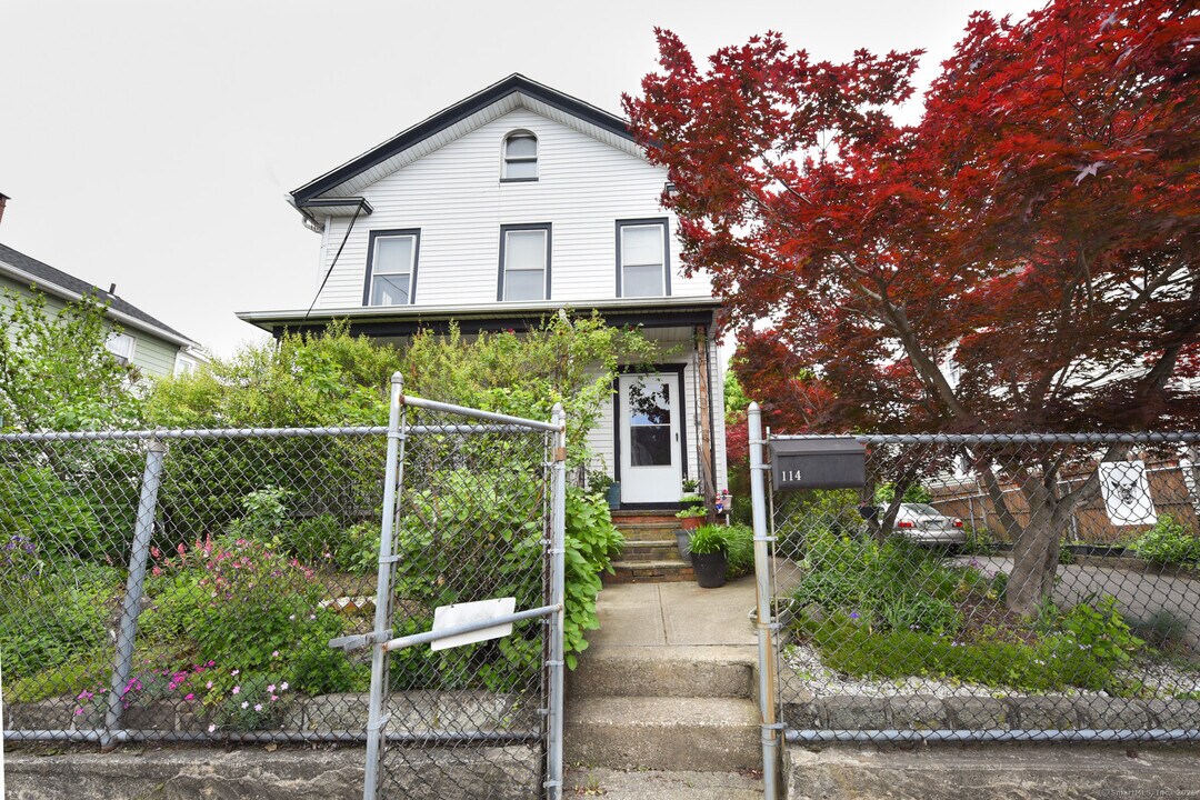 114 Jones Ave in Bridgeport, CT - Building Photo