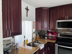 9311 Wedgewood Dr in Tamarac, FL - Building Photo