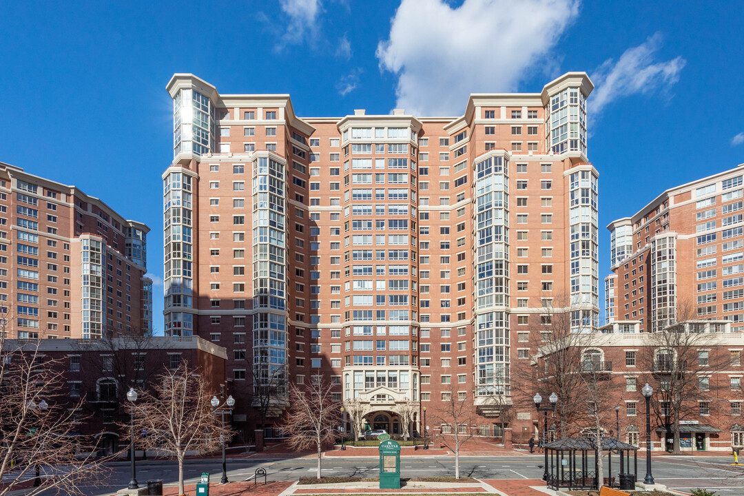 Carlyle Towers in Alexandria, VA - Building Photo