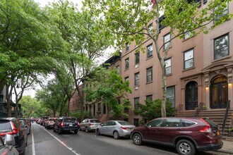 375 Clinton St in Brooklyn, NY - Foto de edificio - Building Photo