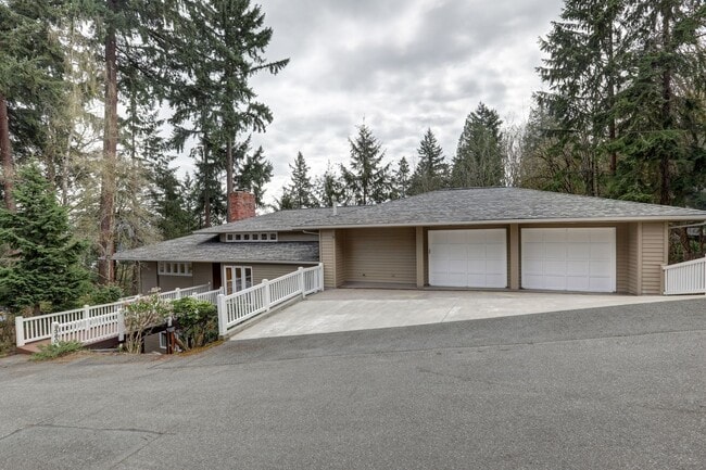 9360 SE 46th St in Mercer Island, WA - Building Photo - Building Photo