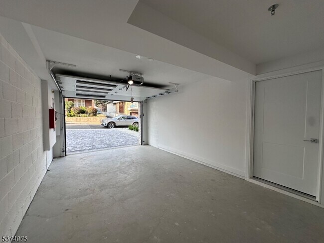 250 Morningside Ave in Cliffside Park, NJ - Building Photo - Building Photo