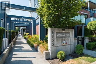 6533-6533 McKay Ave in Burnaby, BC - Building Photo - Building Photo