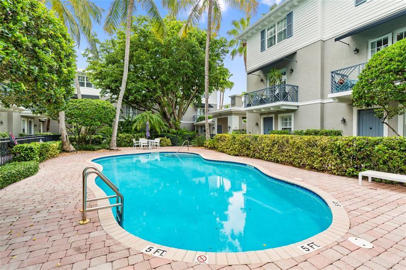 2243 NE 9th Ave in Wilton Manors, FL - Building Photo