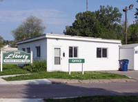 Liberty Mobile Home Park in Toledo, OH - Foto de edificio - Building Photo