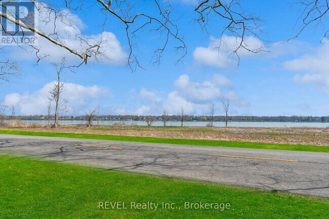 3035 Niagara River Pkwy in Fort Erie, ON - Building Photo - Building Photo