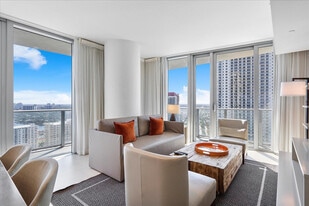 4011 S Ocean Dr in Hollywood, FL - Building Photo