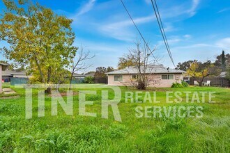 5516 Palmdale Way in Sacramento, CA - Building Photo - Building Photo