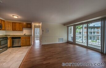 10 Westgate Dr in Woburn, MA - Building Photo - Building Photo