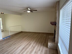 6917 Scenic Brook Dr in Austin, TX - Building Photo - Building Photo