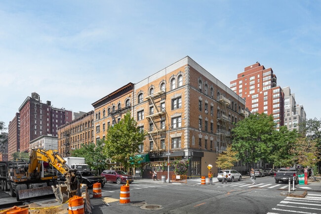 420-428 Amsterdam Ave in New York, NY - Building Photo - Building Photo