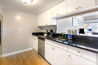 127 Greyrock Pl in Stamford, CT - Building Photo - Building Photo