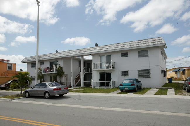 1730 Bright Dr in Hialeah, FL - Building Photo - Building Photo