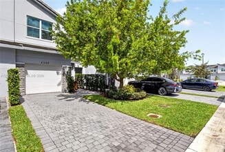 4349 Veleiros Ave in Lighthouse Point, FL - Building Photo - Building Photo