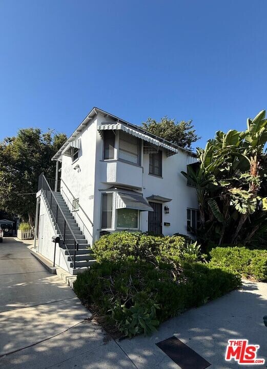 1157 N Genesee Ave in West Hollywood, CA - Building Photo