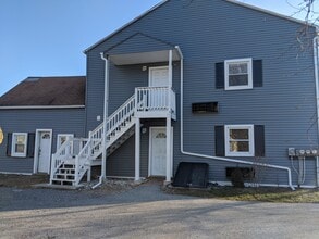 13 W Market St, Unit 2 in Hyde Park, NY - Building Photo - Building Photo