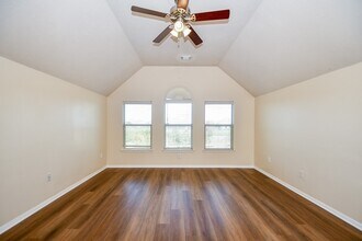 1310 Lake Edinburg Ct in Richmond, TX - Building Photo - Building Photo