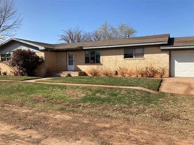 1320 Moody St in Paducah, TX - Foto de edificio - Building Photo