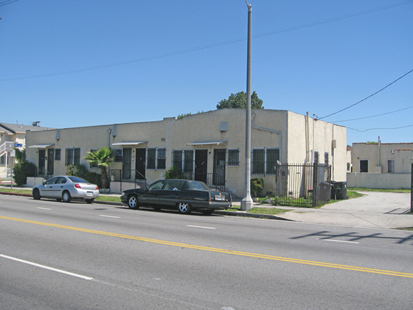 7402 S San Pedro St in Los Angeles, CA - Building Photo