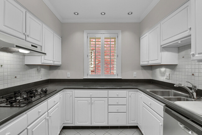7379 Pershing Ave in University City, MO - Building Photo - Building Photo