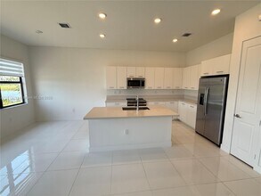 17494 SW 41st St in Miramar, FL - Foto de edificio - Building Photo