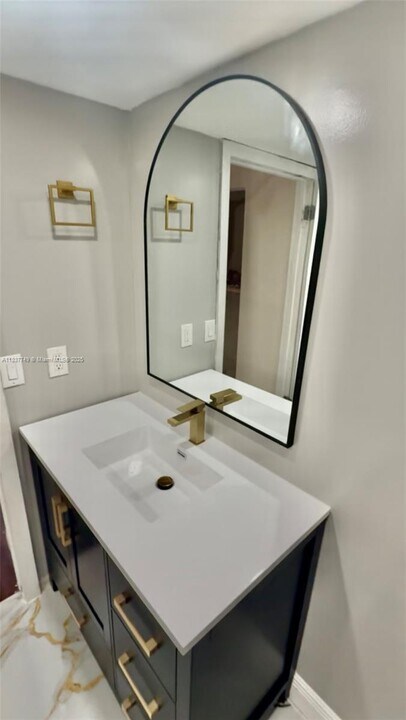 600 NW 214th St in Miami Gardens, FL - Building Photo