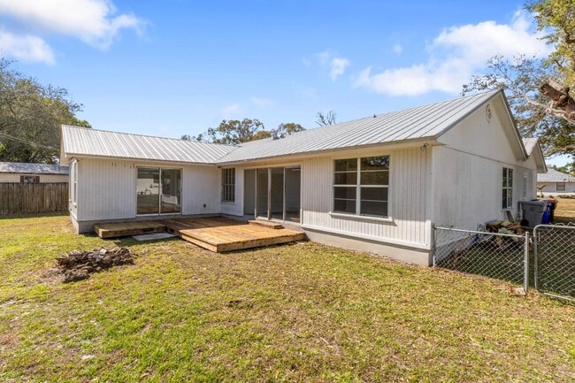 1816 14th Ave SW in Vero Beach, FL - Building Photo - Building Photo