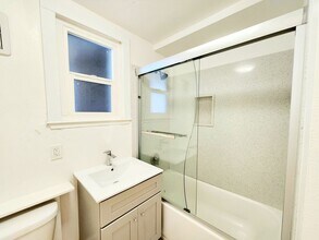 299 Rhine St in Daly City, CA - Foto de edificio - Building Photo