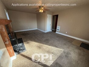 704 Academy St in Kelso, WA - Building Photo - Building Photo