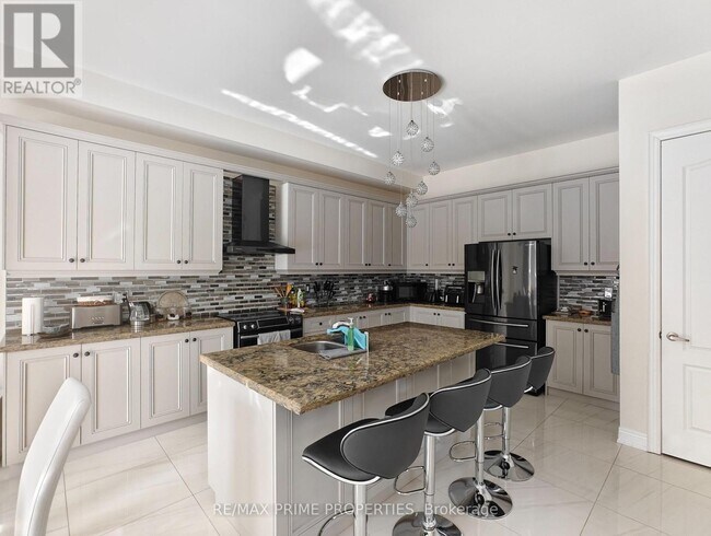 853 Harry Douglas St in Newmarket, ON - Building Photo - Building Photo