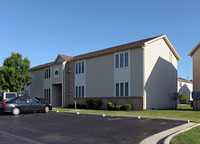 Shamrock Village in Bowling Green, OH - Building Photo - Building Photo