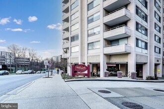 5500 Friendship Blvd, Unit 1826N in Chevy Chase, MD - Foto de edificio - Building Photo