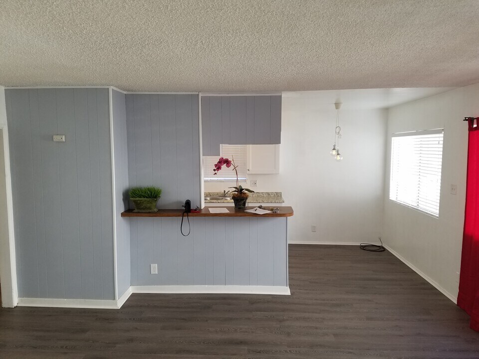 2107 Earl Ave in Long Beach, CA - Building Photo