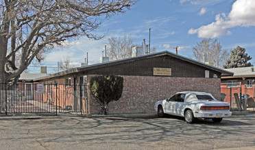 509-515 Indiana St SE in Albuquerque, NM - Building Photo - Building Photo