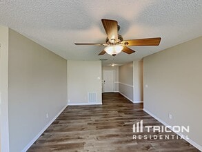 3106 King Phillip Way in Seffner, FL - Building Photo - Building Photo