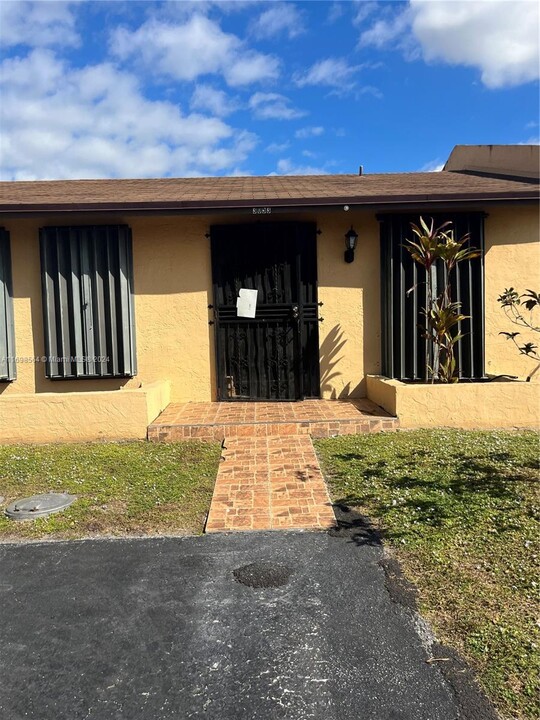 3053 NW 204th Ln in Miami Gardens, FL - Building Photo